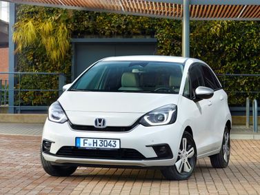 Honda Jazz رابعاً، هاتشباك 5 أبواب — منظر أمامي أيمن