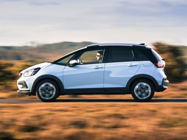 Honda Jazz الجزء الرابع: شد الوجه، هاتشباك 5 أبواب Crosstar — منظر من الجانب الأيسر