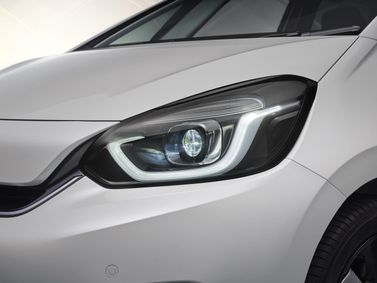 Honda Jazz رابعاً، هاتشباك 5 أبواب — المصباح الأمامي