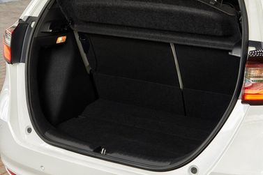 Honda Jazz رابعاً، هاتشباك 5 أبواب — حجرة الأمتعة