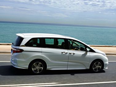 Honda Odyssey V, Минивэн — вид справа