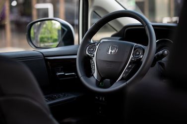 Honda Odyssey V Рестайлинг, Минивэн — рулевое колесо