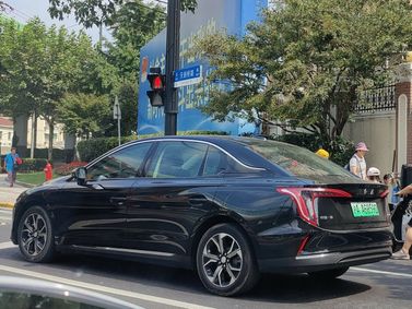 Hongqi E-QM5 I, Седан — вид сзади в три четверти
