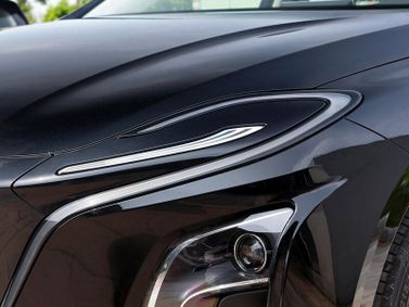 Hongqi E-QM5 I, Седан — передняя фара