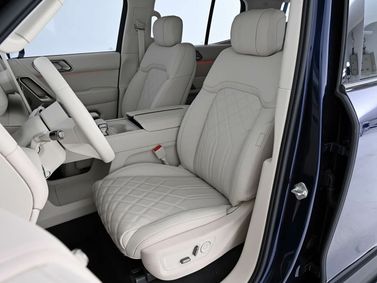 Hongqi G919, Внедорожник 5 дв. — передние сиденья