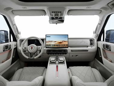 Hongqi G919, Внедорожник 5 дв. — место водителя