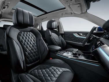 Hongqi HS5 I, Внедорожник 5 дв. — передние сиденья
