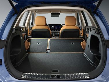 Hongqi HS5 أنا فيس ليفت، دفع رباعي 5 أبواب — حجرة الأمتعة