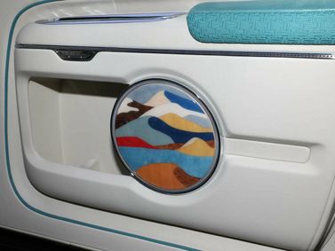Hongqi L5 II, Лимузин — деталь интерьера