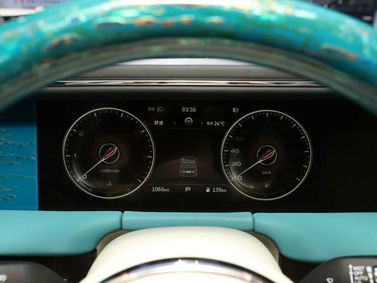 Hongqi L5 II, Лимузин — панель приборов