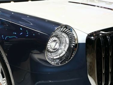 Hongqi L5 II, Лимузин — передняя фара