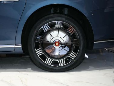 Hongqi L5 II, Лимузин — колёсный диск