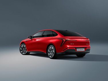 Hongqi Tiangong 05, Седан — вид сзади в три четверти