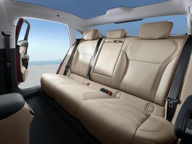 Hongqi Tiangong 05, Седан — задние сиденья