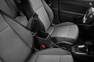 Hyundai Accent V (HC) Рестайлинг, Седан — передние сиденья