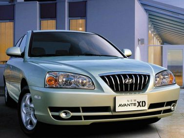 Hyundai Avante III Рестайлинг, Седан — вид спереди слева