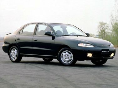 Hyundai Avante II, Седан — вид спереди справа