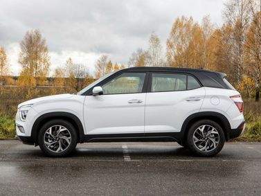 Hyundai Creta ثانياً، دفع رباعي 5 أبواب — منظر من الجانب الأيسر