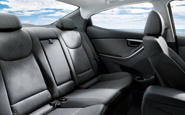 Hyundai Elantra ف (دكتوراه في الطب)، سيدان — المقاعد الخلفية