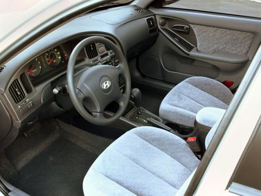 Hyundai Elantra عملية فيس ليفت III (XD2)، سيدان — منطقة السائق