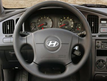 Hyundai Elantra عملية فيس ليفت III (XD2)، سيدان — عجلة القيادة