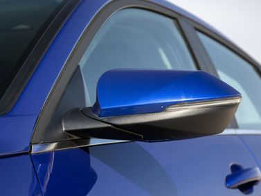 Hyundai Elantra VII (CN7)، سيدان — مرآة جانبية