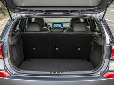 Hyundai Elantra السادس (ميلادي)، هاتشباك 5 أبواب GT — حجرة الأمتعة