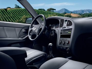 Hyundai Elantra عملية فيس ليفت III (XD2)، سيدان — منطقة السائق