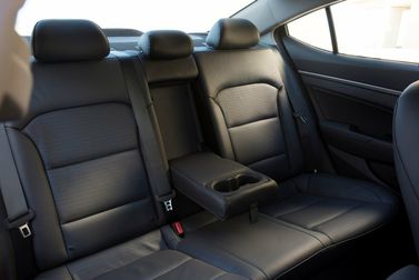 Hyundai Elantra السادس (ميلادي)، سيدان — المقاعد الخلفية