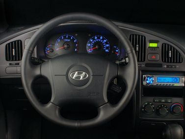 Hyundai Elantra عملية فيس ليفت III (XD2)، ليفتباك — منطقة السائق