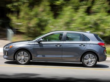 Hyundai Elantra السادس (ميلادي)، هاتشباك 5 أبواب GT — منظر من الجانب الأيسر