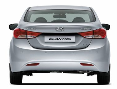 Hyundai Elantra ف (دكتوراه في الطب)، سيدان — منظر خلفي