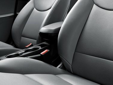 Hyundai Elantra عملية فيس ليفت V (MD)، سيدان — المقاعد الأمامية