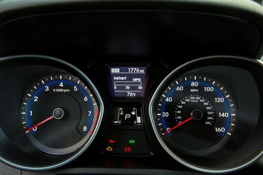 Hyundai Elantra عملية فيس ليفت V (MD)، هاتشباك 5 أبواب GT — لوحة العدادات
