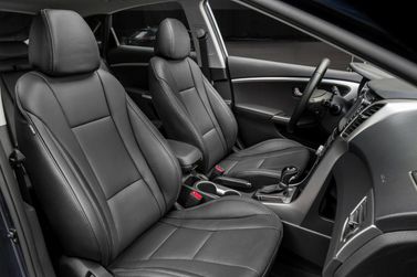 Hyundai Elantra عملية فيس ليفت V (MD)، هاتشباك 5 أبواب GT — المقاعد الأمامية