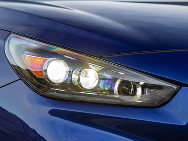 Hyundai Elantra عملية فيس ليفت السادس (م)، هاتشباك 5 أبواب GT — المصباح الأمامي