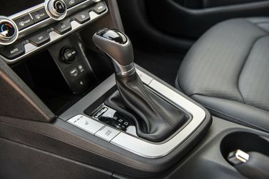 Hyundai Elantra عملية فيس ليفت السادس (م)، سيدان — محدد ناقل الحركة