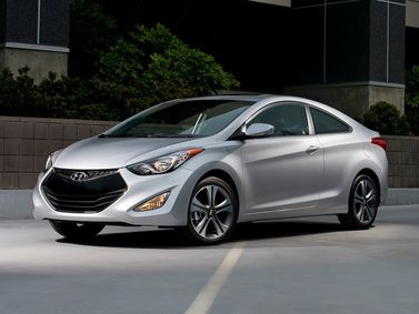 Hyundai Elantra ف (دكتوراه في الطب)، كوبيه — منظر أمامي أيمن