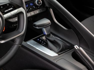 Hyundai Elantra VII (CN7)، سيدان — محدد ناقل الحركة