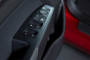 Hyundai Elantra السادس (ميلادي)، سيدان — تفصيل داخلي