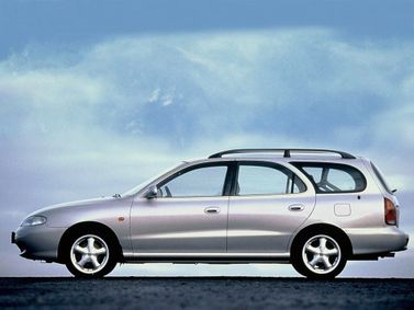 Hyundai Elantra II (J2، J3)، واجون 5 أبواب — منظر من الجانب الأيسر