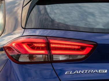 Hyundai Elantra عملية فيس ليفت السادس (م)، هاتشباك 5 أبواب GT — المصباح الخلفي