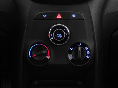Hyundai HB20 I, Хэтчбек 5 дв. X — центральная консоль