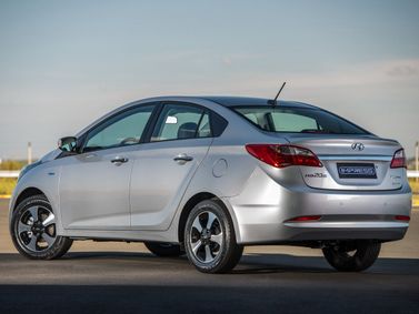 Hyundai HB20 I, Седан — вид сзади в три четверти