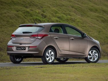 Hyundai HB20 I Рестайлинг, Хэтчбек 5 дв. — вид сзади в три четверти