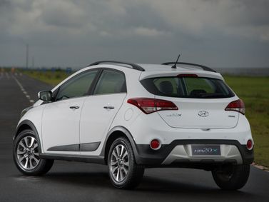 Hyundai HB20 I Рестайлинг, Хэтчбек 5 дв. X — вид сзади в три четверти