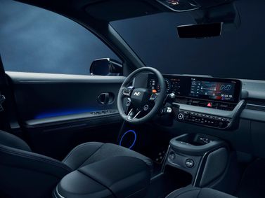 Hyundai IONIQ 5 N، دفع رباعي 5 أبواب — منطقة السائق