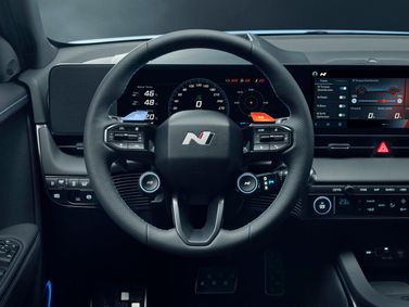 Hyundai IONIQ 5 N، دفع رباعي 5 أبواب — منطقة السائق