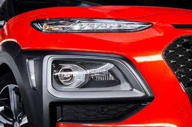 Hyundai Kona I، دفع رباعي 5 أبواب — المصباح الأمامي