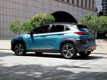 Hyundai Kona I، دفع رباعي 5 أبواب — منظر خلفي أيسر